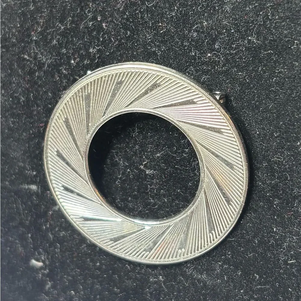 Vintage Silvertone Round Brooch Excellent Preloved Condition
